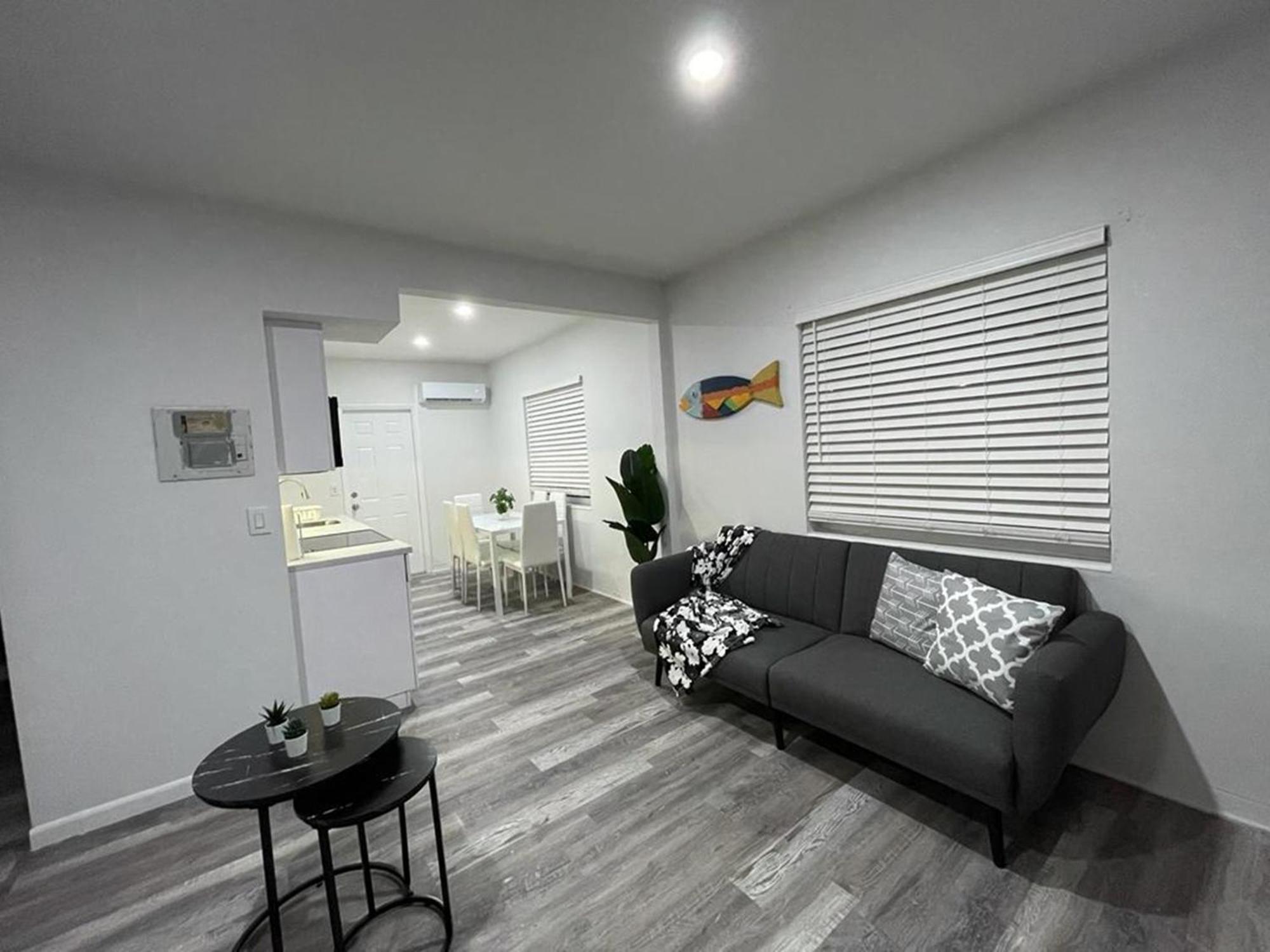 Douglas Rd Apartments Miami Exteriör bild
