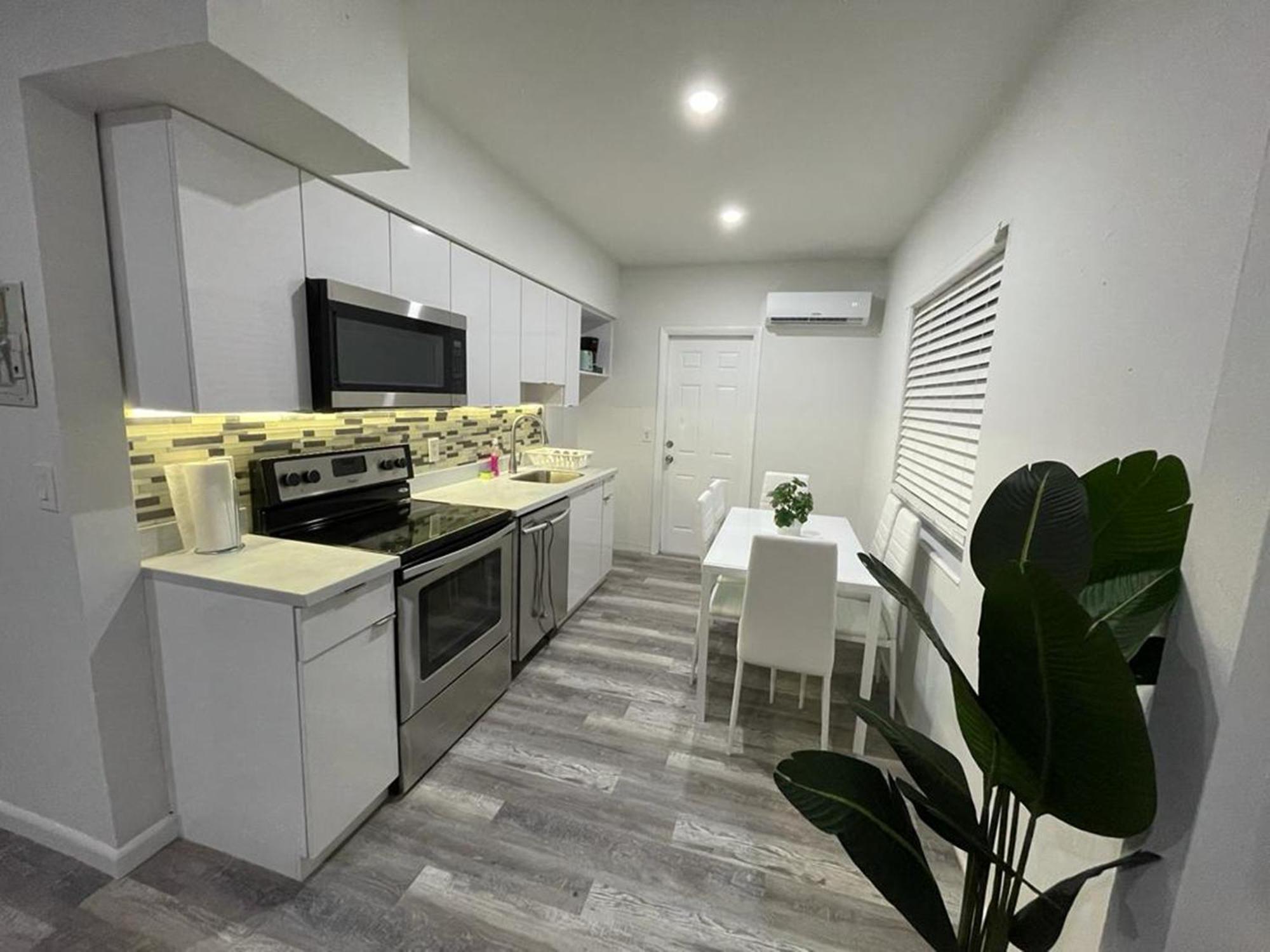 Douglas Rd Apartments Miami Exteriör bild